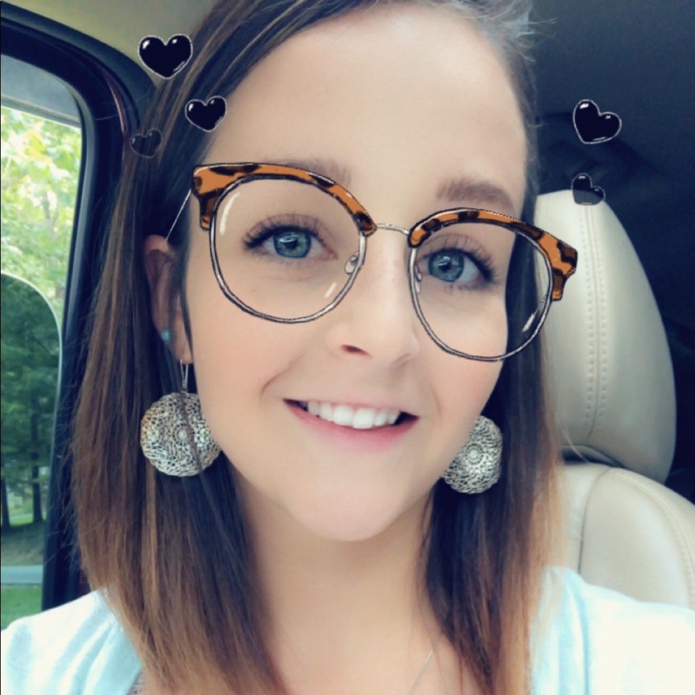 Meet your Posher, Elyse